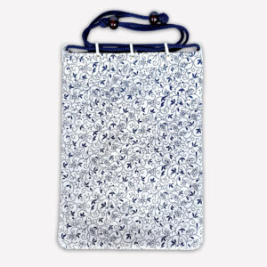 京印伝　合切袋　白革唐草漆